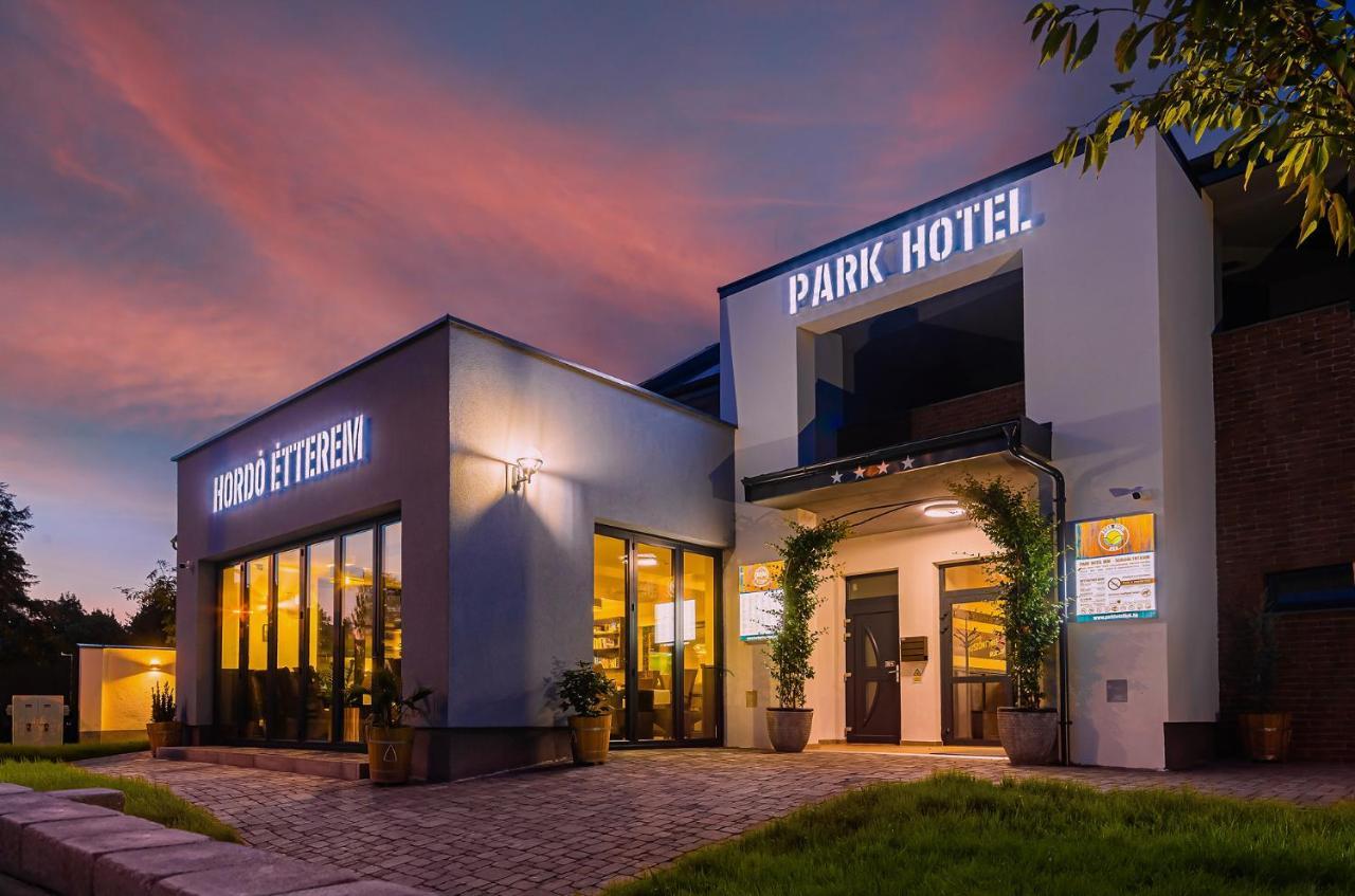 Park Hotel Buek-Buekfuerdo Buk Exterior foto